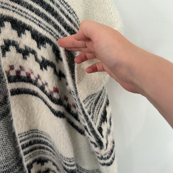 Anthropologie Akemi + Kin Tallulah eyelash knit plush Aztec print poncho - Picture 5 of 11